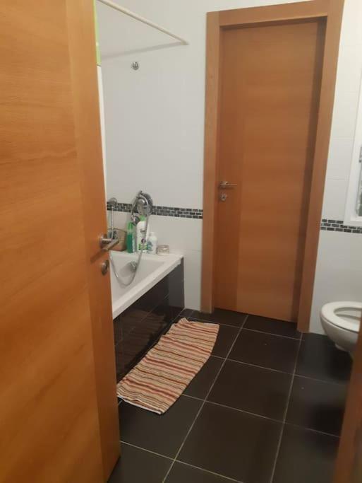 Adorable 3 Bedroom Brenner "Hill" Suite Giv'at Brenner Bagian luar foto