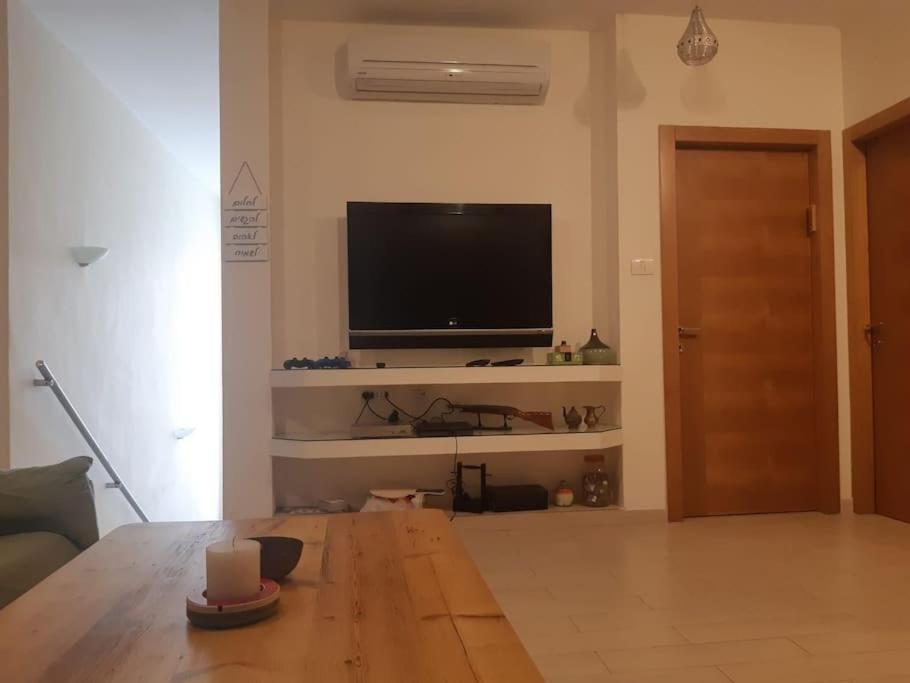 Adorable 3 Bedroom Brenner "Hill" Suite Giv'at Brenner Bagian luar foto